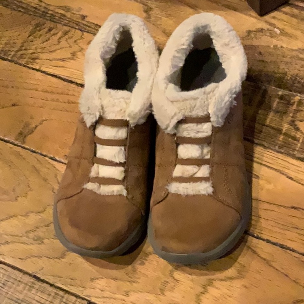 Bzees cozy fleece slip on shoes